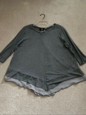 Vecceli Italy Gray Layered Hem Tunic